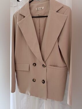 Women's Double-Breasted Blazer Jacket & Capri Suit pants w elastic waist - Beige